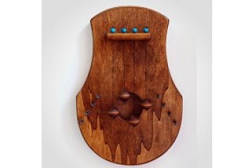 My first encounter with a door harp